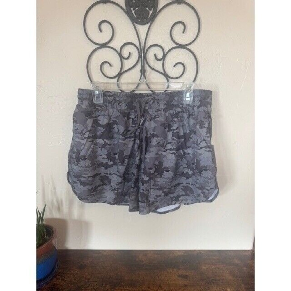 New Mono B pocketed gray camo running athletic active shorts XL